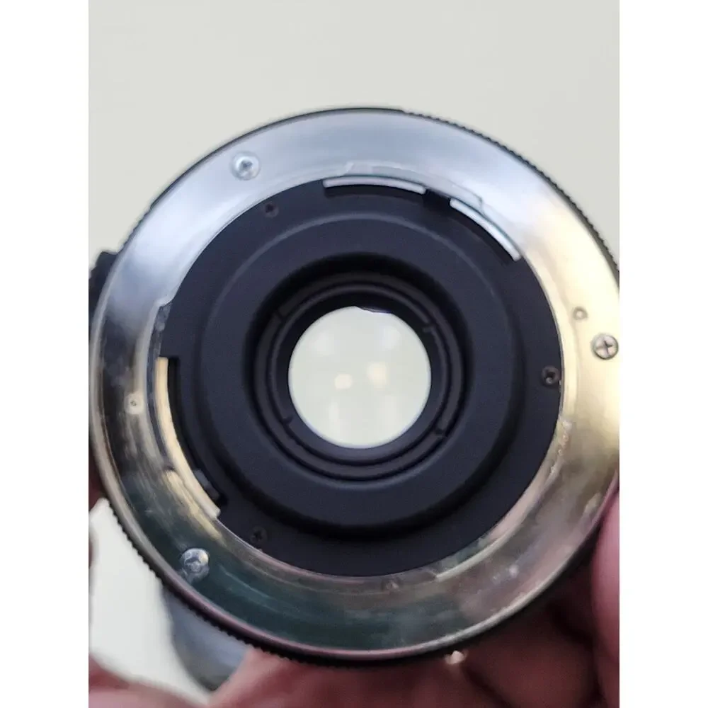 Vivitar 28mm f/2.8 Auto Wide-Angle Manual Focus Lens 28947214 w/ Caps Pouch
